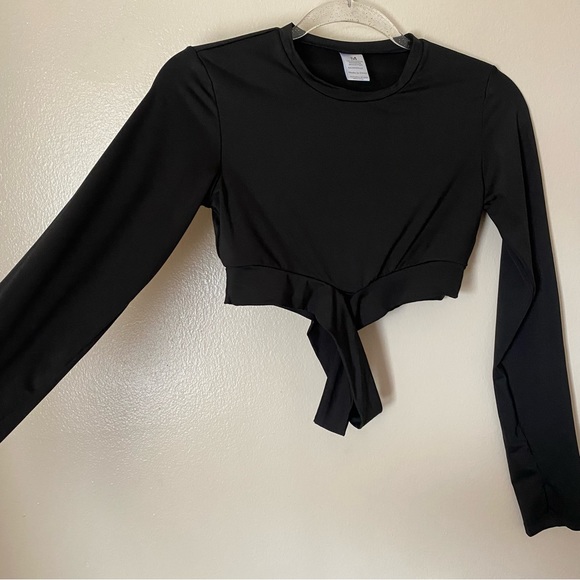 Black Long Sleeve Sport Cut Out Strappy Top in Médium - Picture 5 of 11